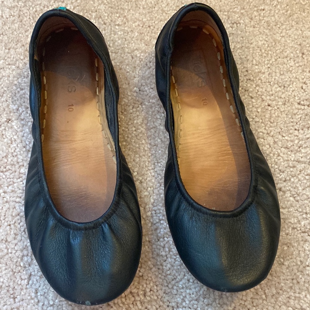 Gently worn matte black Tieks